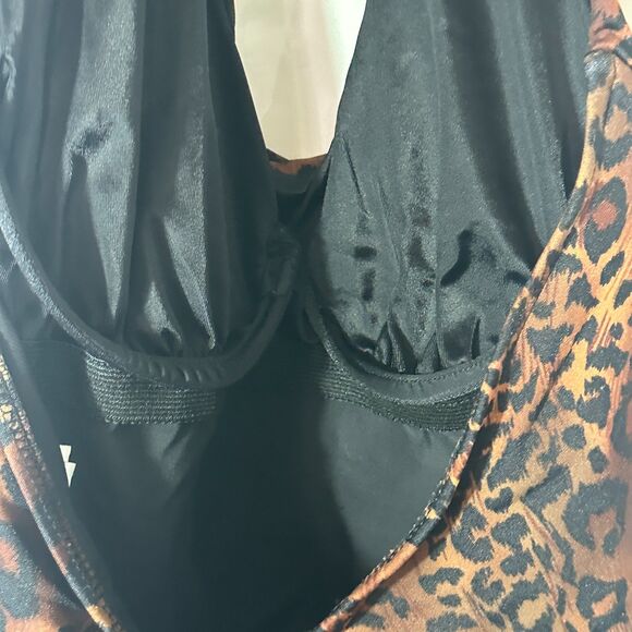 Miraclesuit Leopard Print Halter Type Top with Black Bottoms - Picture 4 of 8